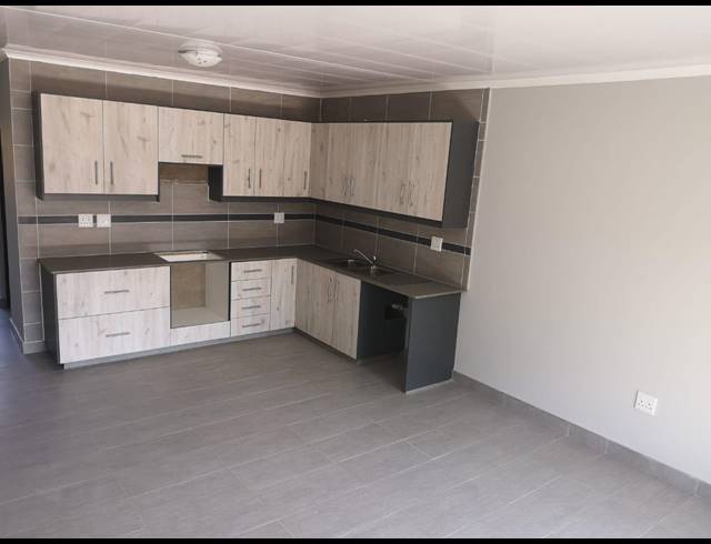 3 BEDROOM APARTMENT TO LET IN PRESTBURY